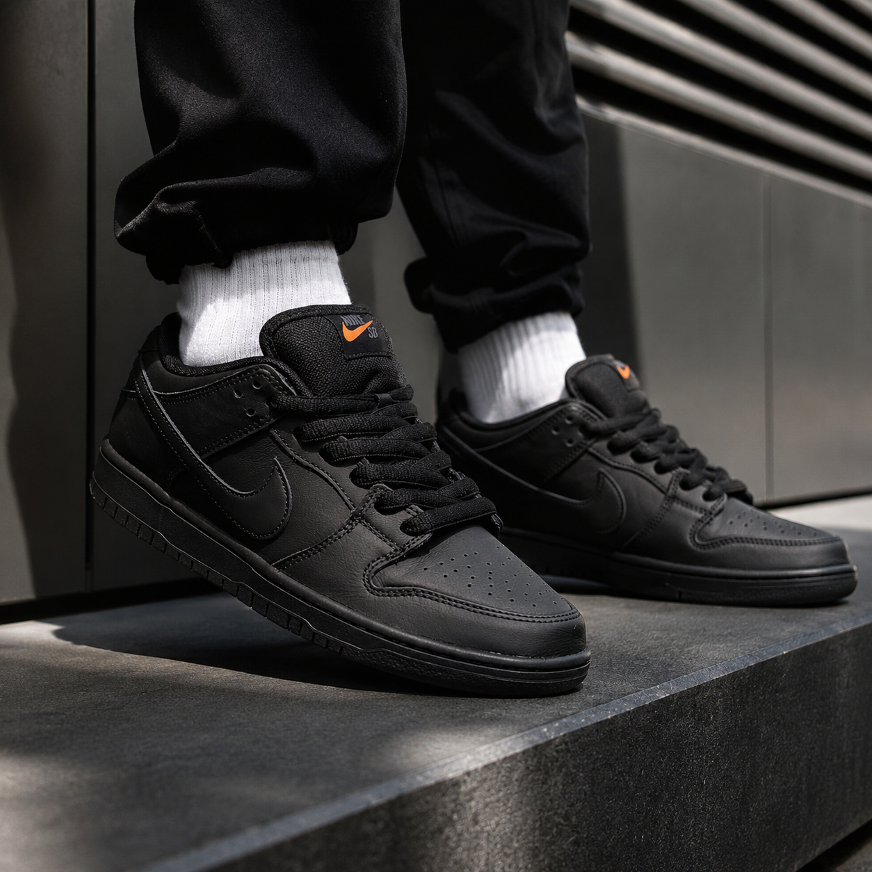 NIKE SB NOIR