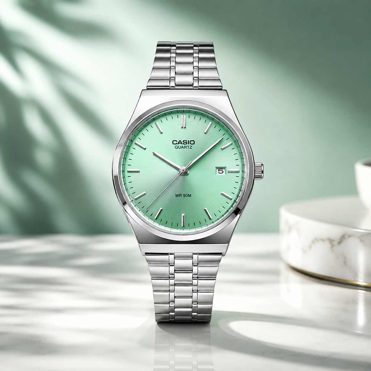 Montre Casio Quartz WR 50M – Cadran Vert & Finition Argentée